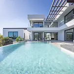 Luxury Five Bedroom With Sea View 빌라 에스테포나